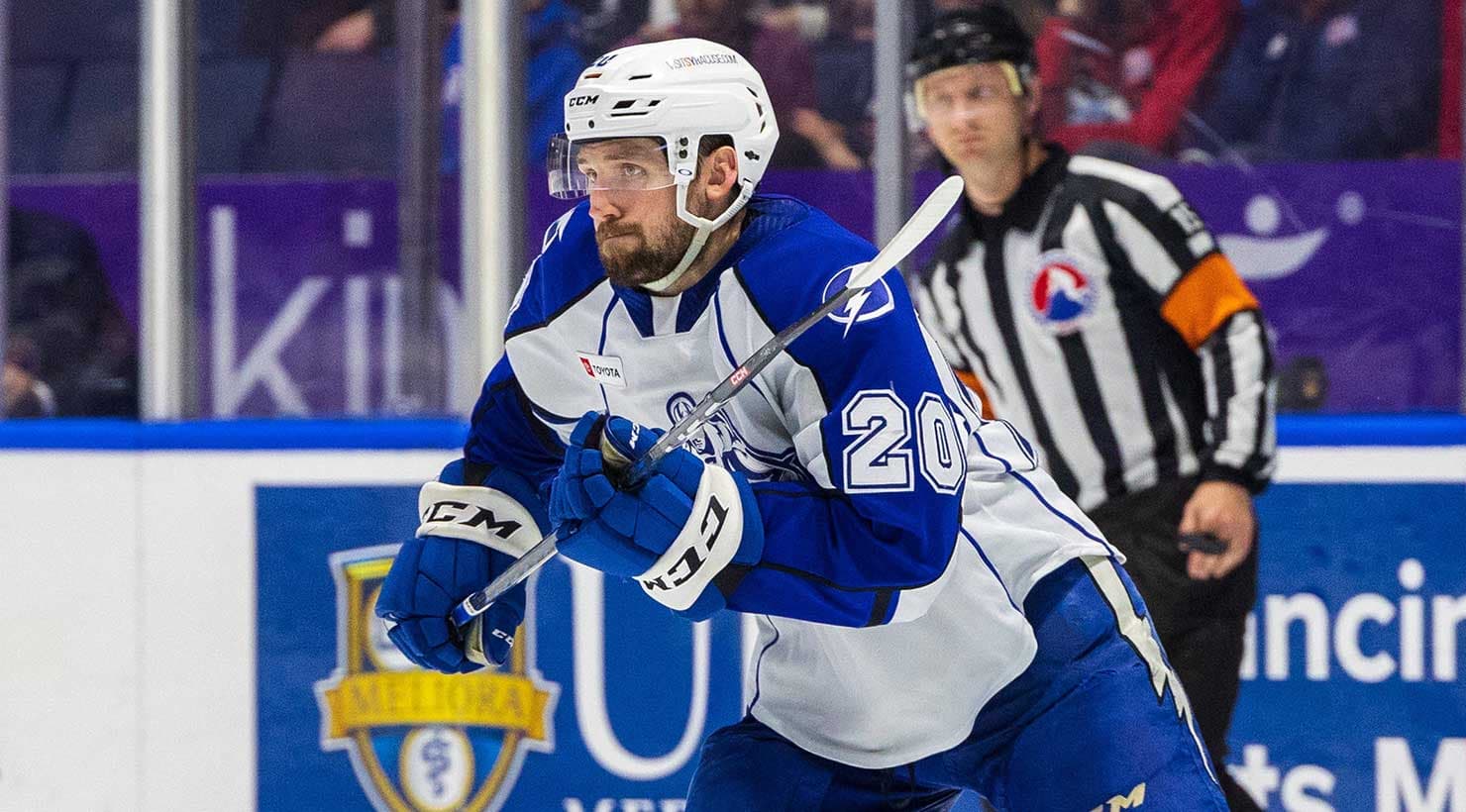 Ryan Jones verstärkt die Defensive