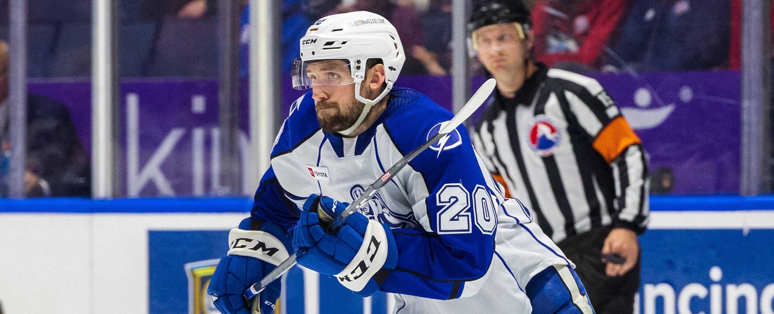 Ryan Jones verstärkt die Defensive