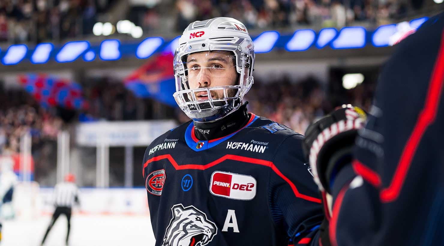 Samuel Dove-McFalls verlängert!